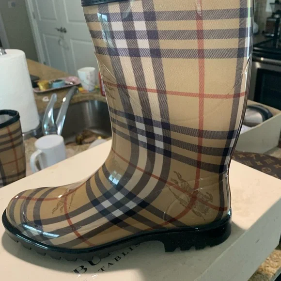 Burberry Beige and Black Plaid Rain Boots - Picture 6 of 10